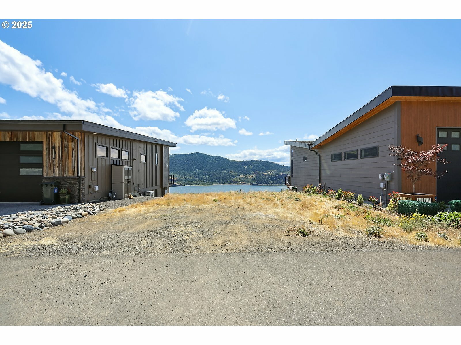 Property Photo: 211 Eagle Ridge Dr WA 98672