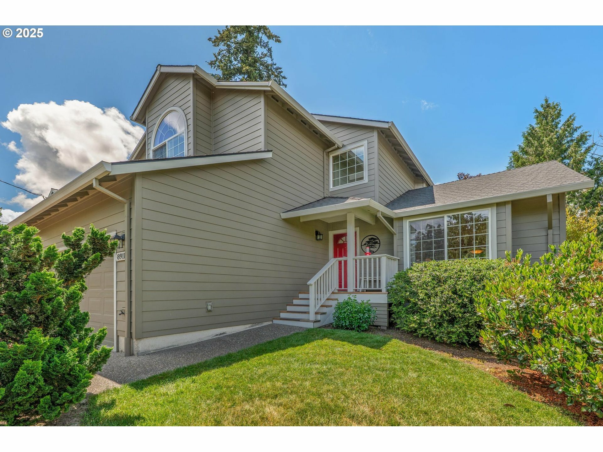 Property Photo: 8911 SW 49th Ave OR 97219