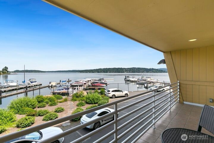 Property Photo: 9520 Rainier Avenue S 202 WA 98118