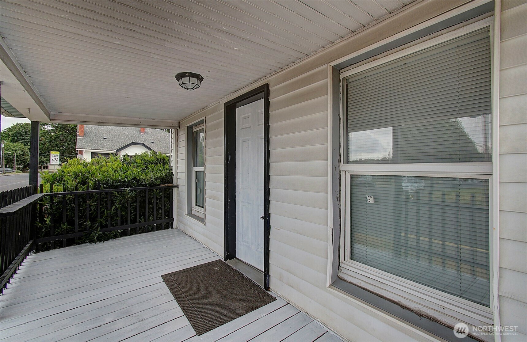 Property Photo:  636  2nd Street  WA 98674 
