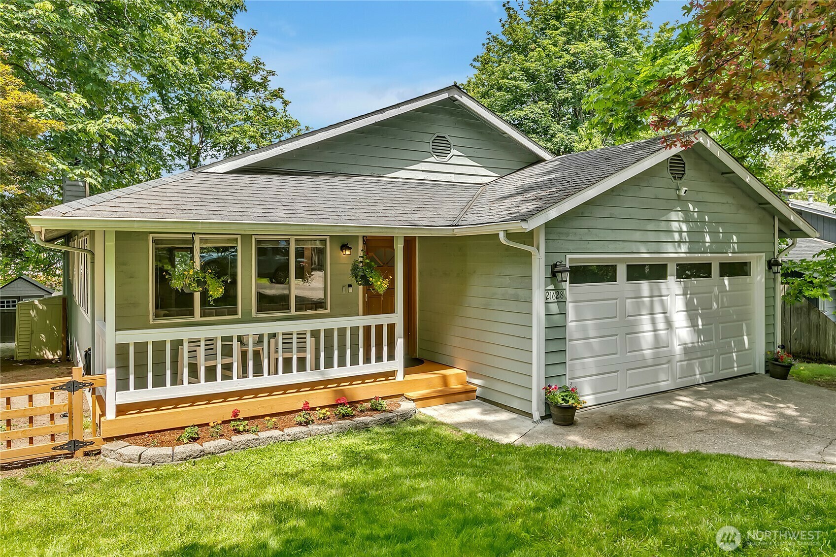 Property Photo: 21628 SE 271st Street WA 98038