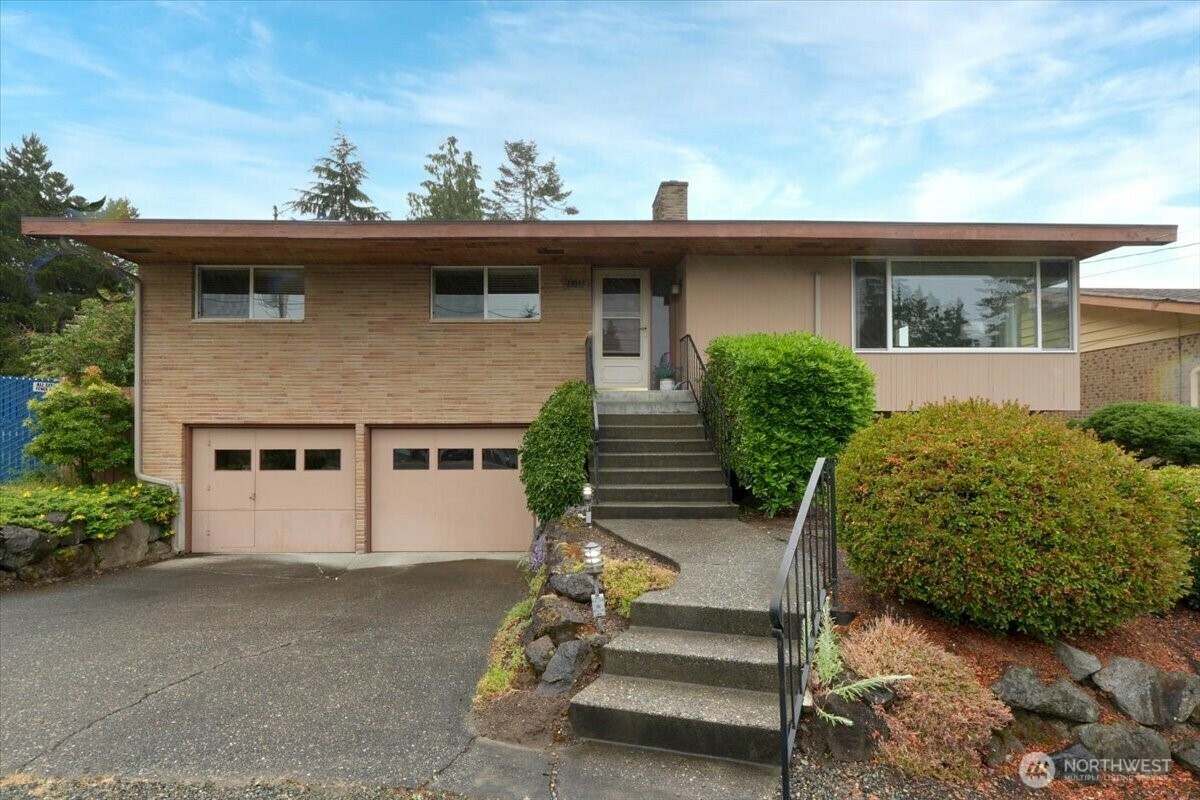 Property Photo:  11847  78th Avenue S  WA 98178 