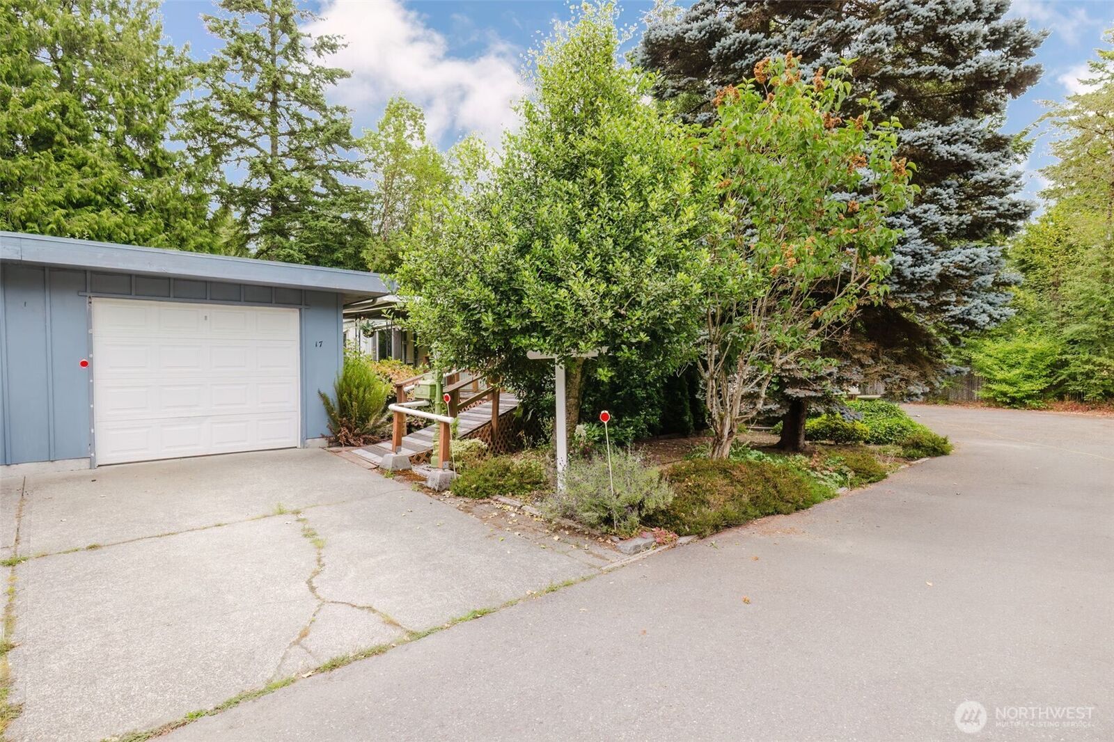 Property Photo: 6521 SE Mile Hill Drive 17 WA 98366