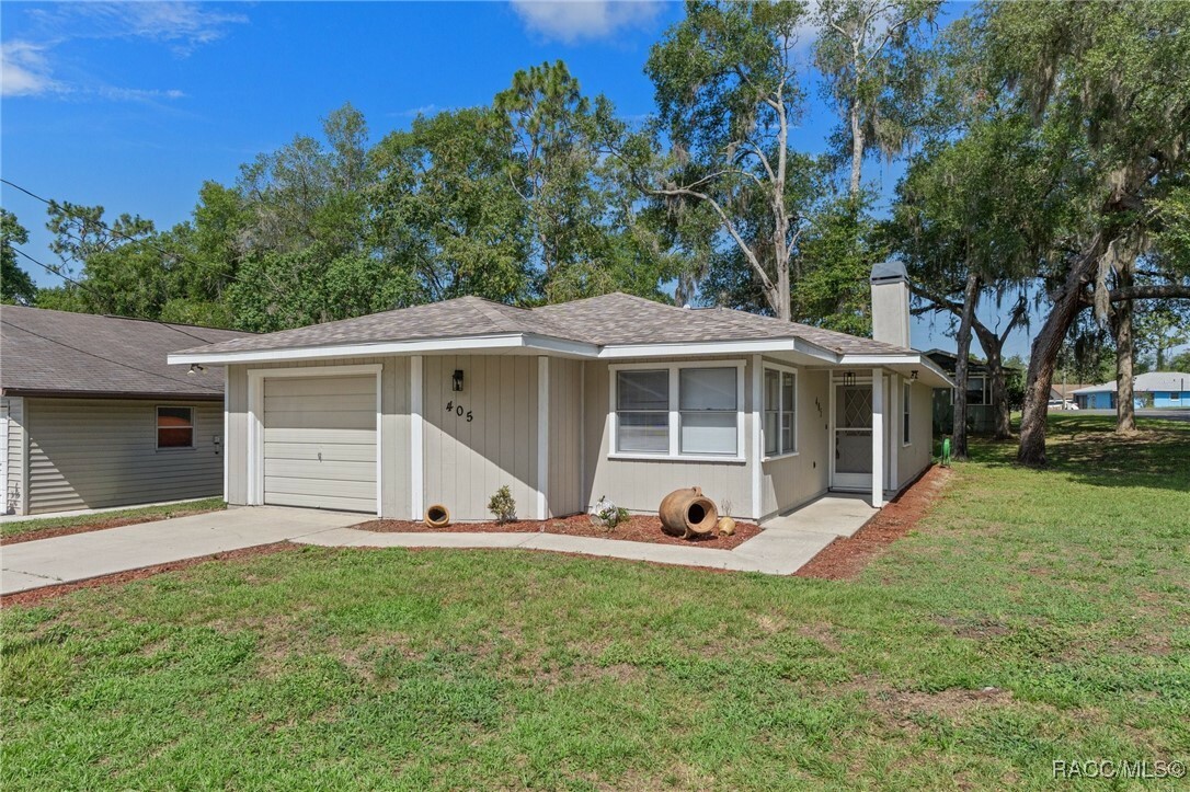 Property Photo: 405 E Circlewood Street FL 34452