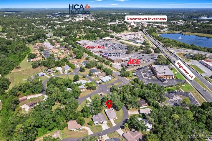 Property Photo: 405 E Circlewood Street FL 34452