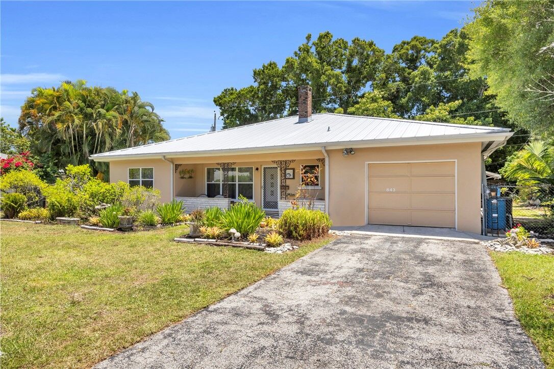 Property Photo:  843 22nd Place  FL 32960 