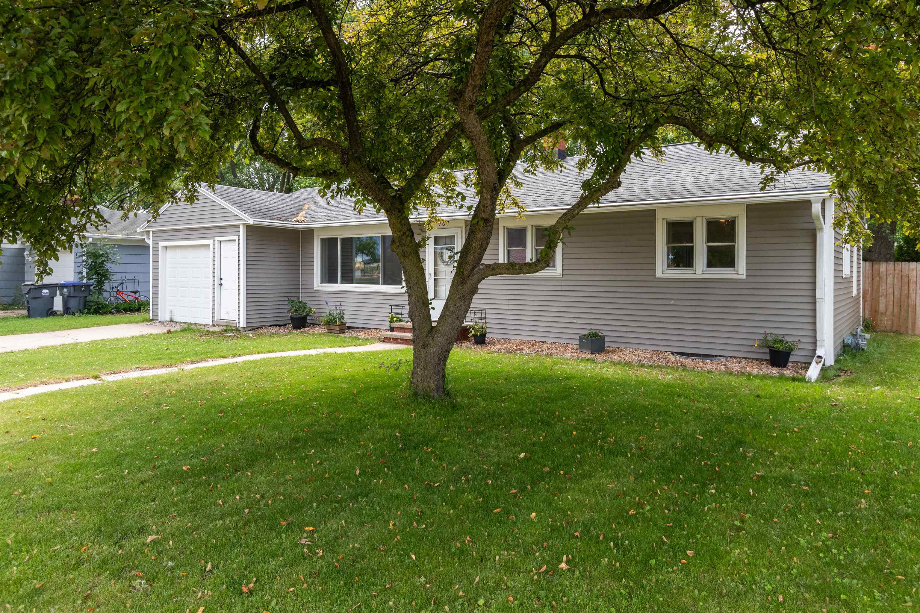 Property Photo:  967 Hunt Avenue  WI 54956-3725 
