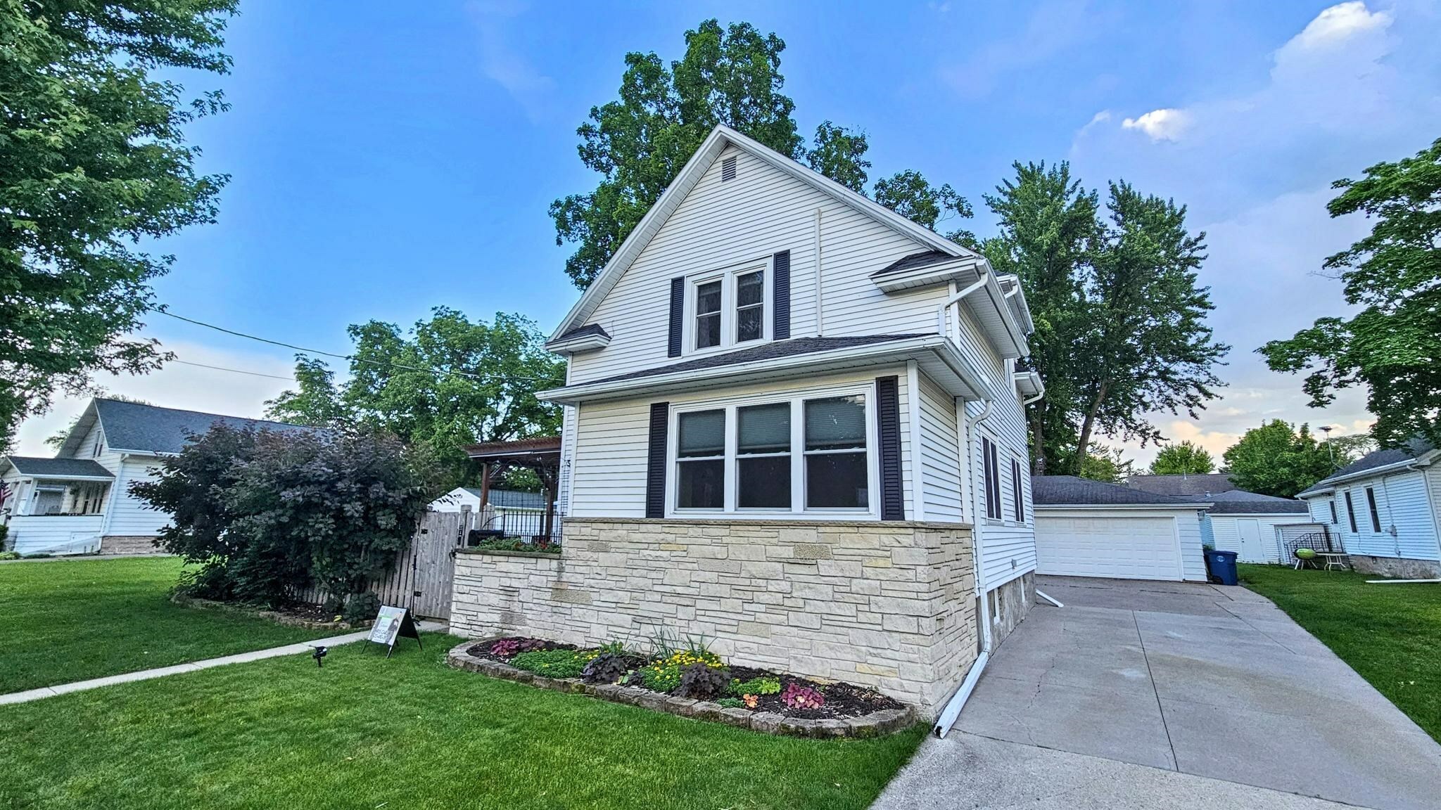 Property Photo:  553 W 17th Avenue  WI 54902 
