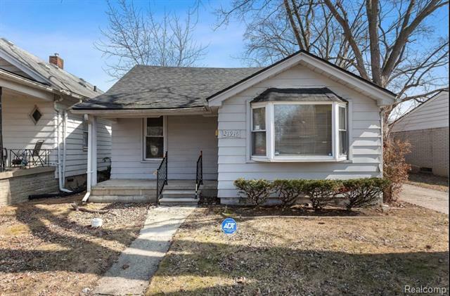 21916 Oakwood Avenue  Eastpointe MI 48021 photo