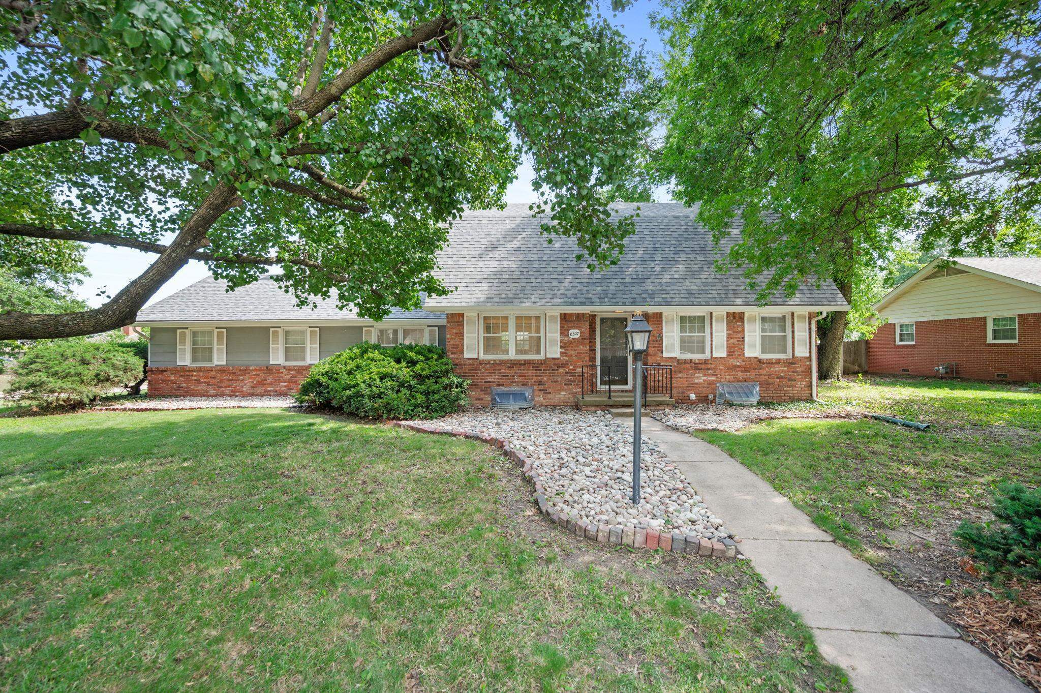 Property Photo: 8327 E Willowbrook Rd KS 67207-1135