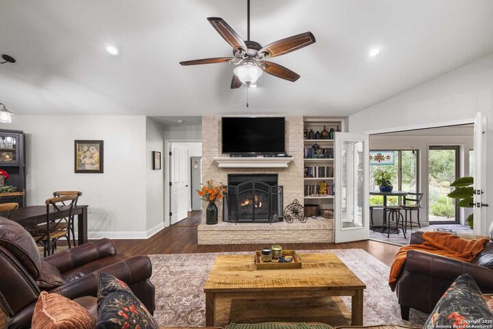 Property Photo: 118 Sandlewood TX 78028