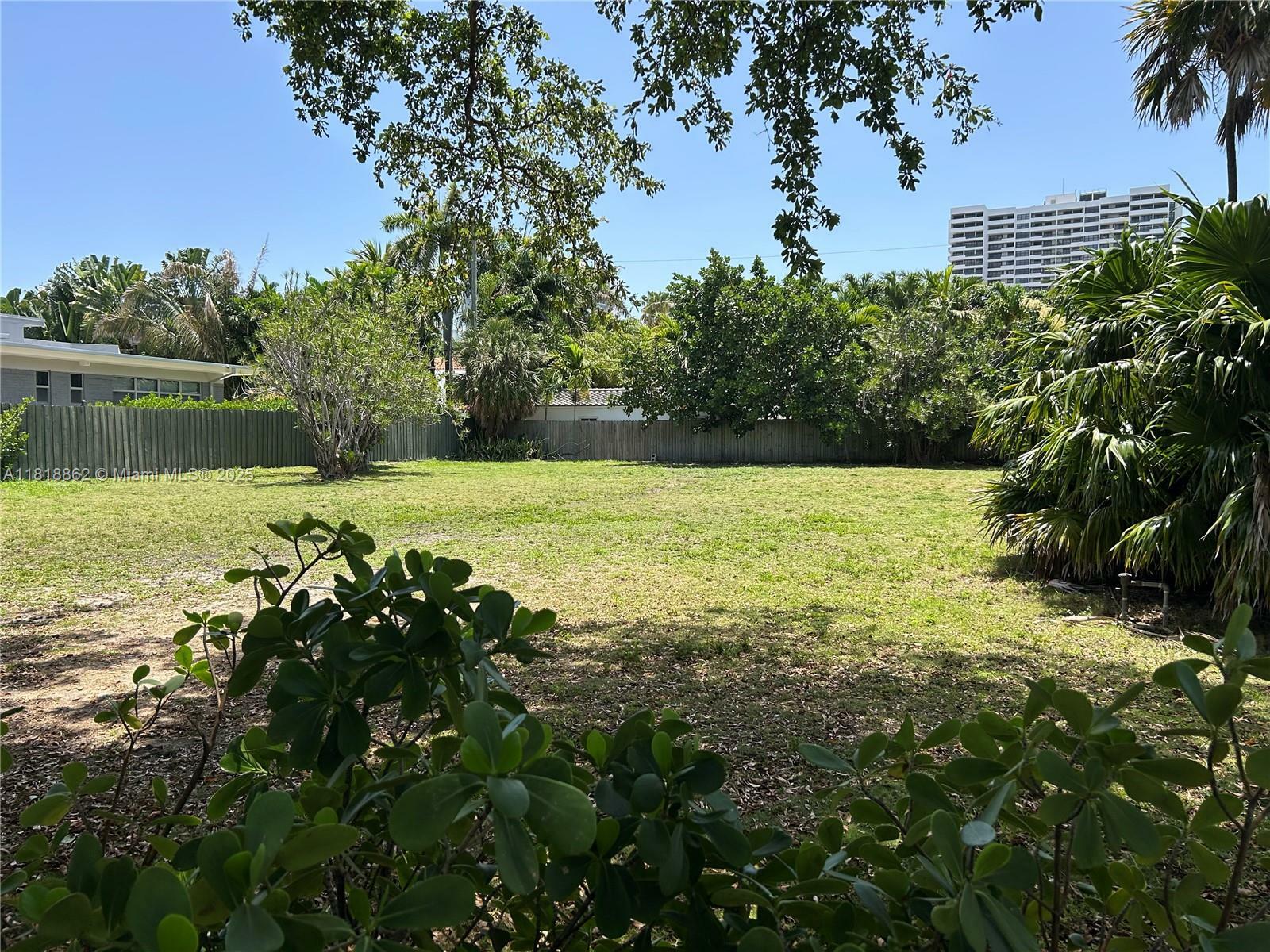 Property Photo: 2525 Flamingo Pl FL 33140