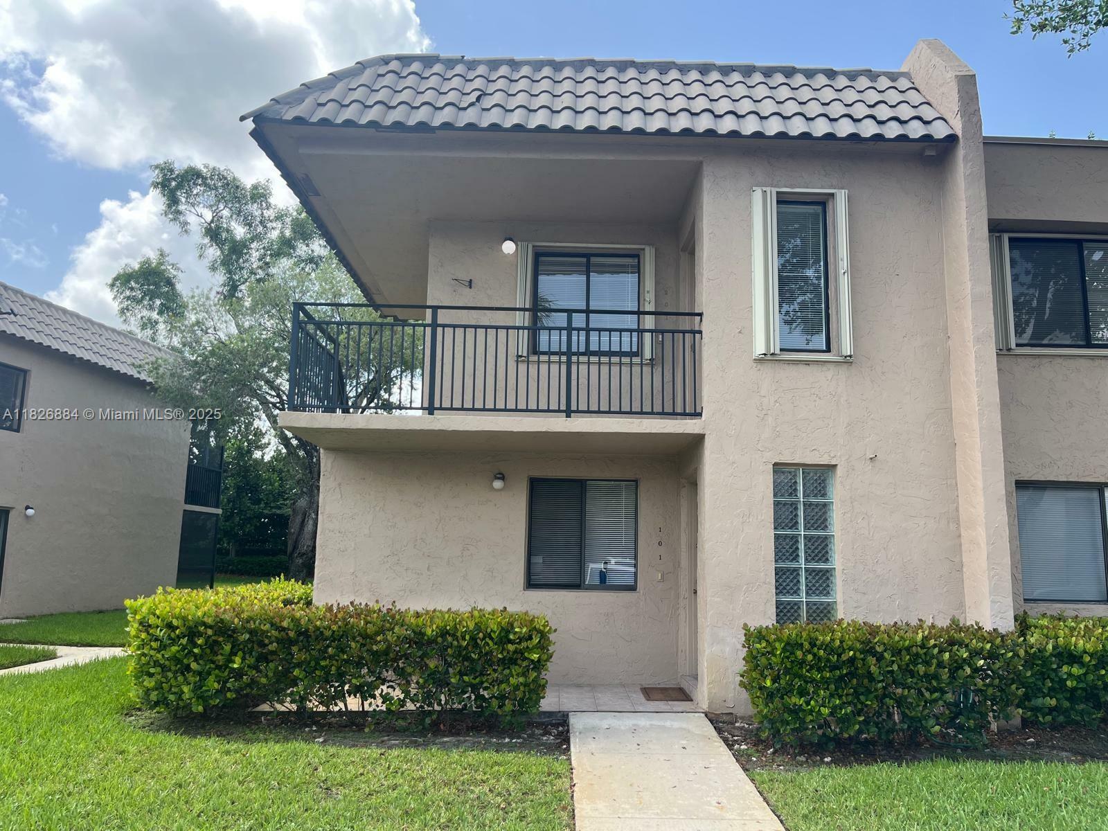 Property Photo: 370 Racquet Club Rd 101 FL 33326