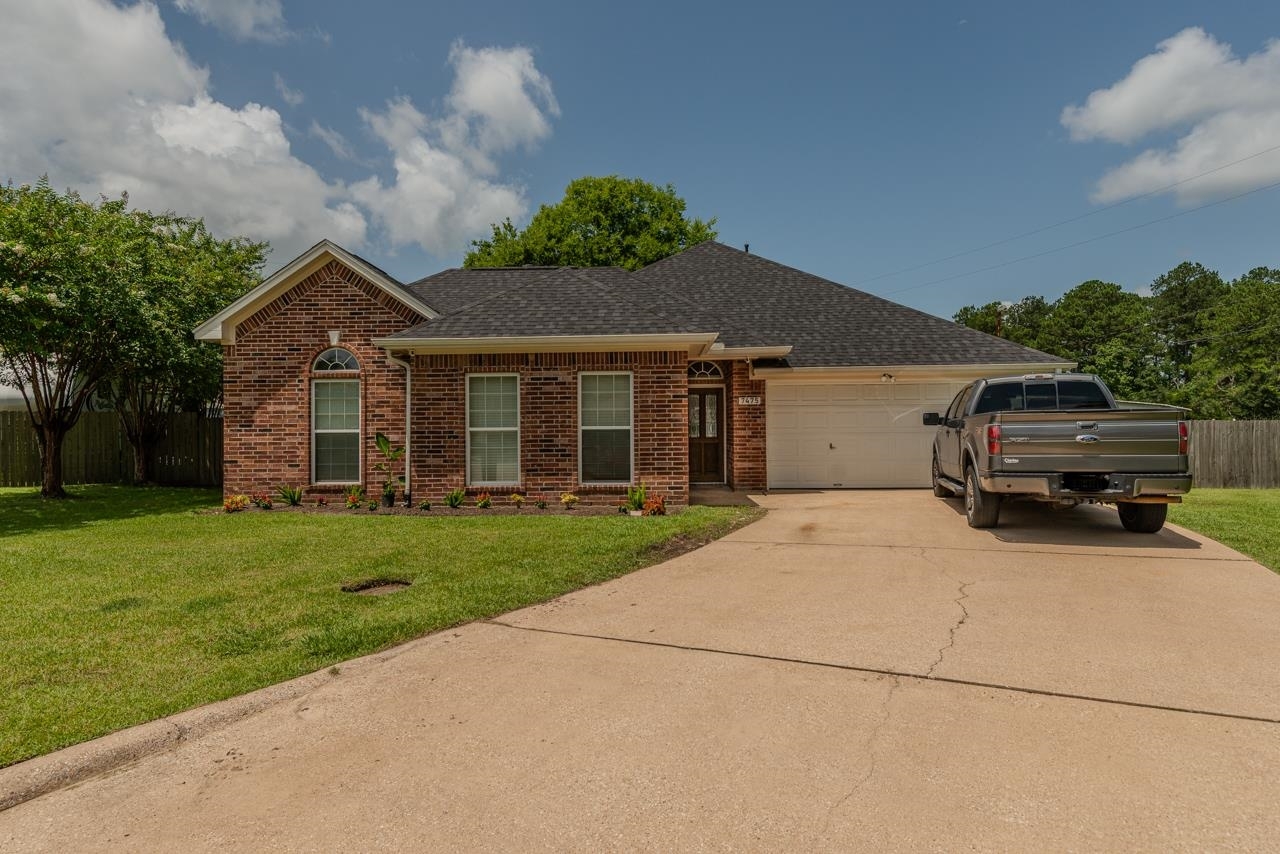 7475 Wooded Creek Drive  Beaumont TX 77708 photo