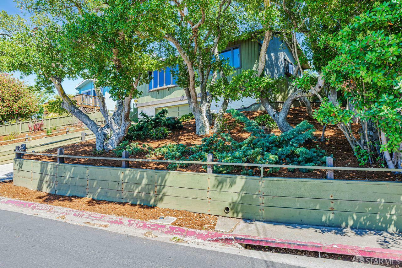 Property Photo: 2612 Lincoln Avenue CA 94002