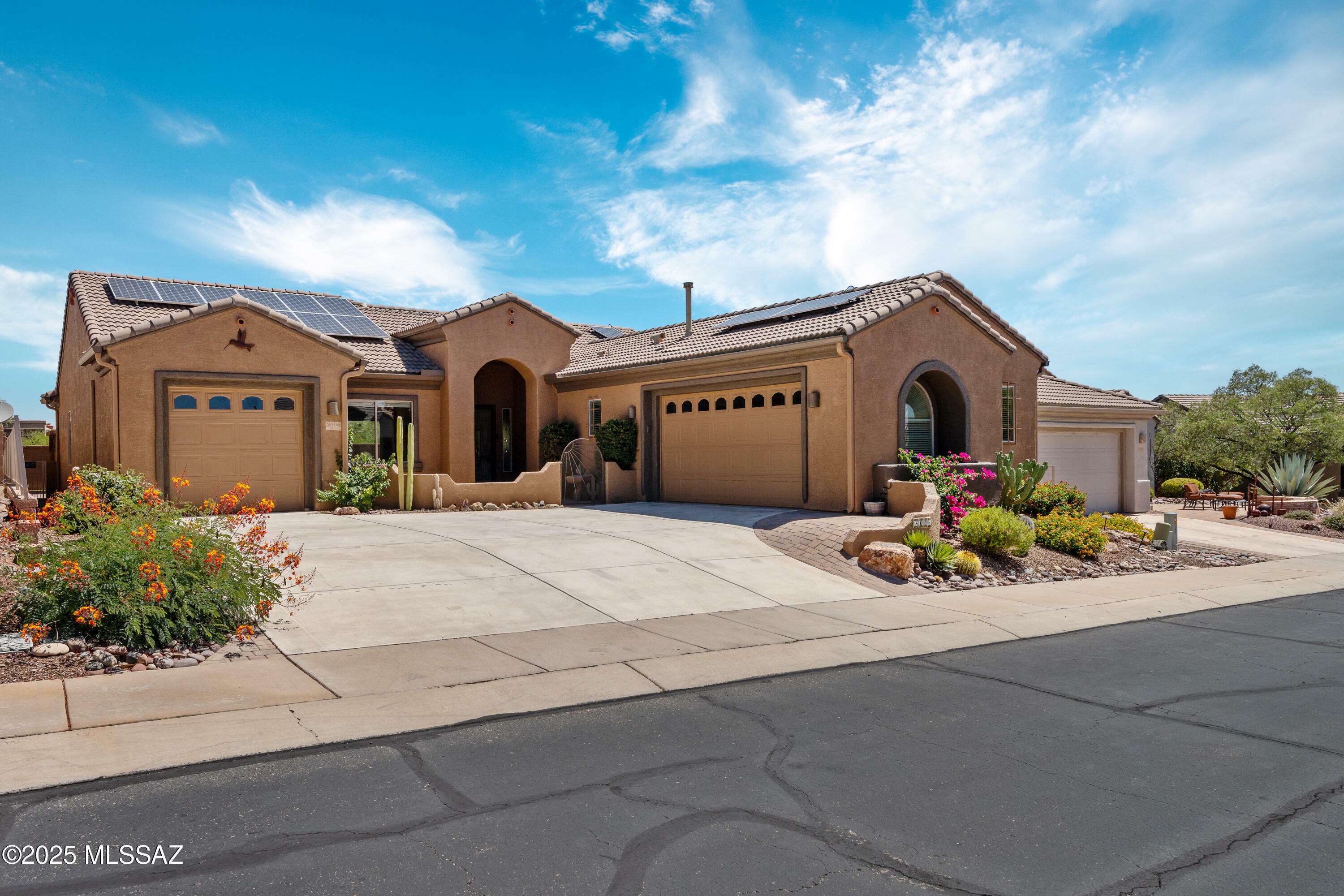 Property Photo:  2006 W Cactus Run Drive  AZ 85622 