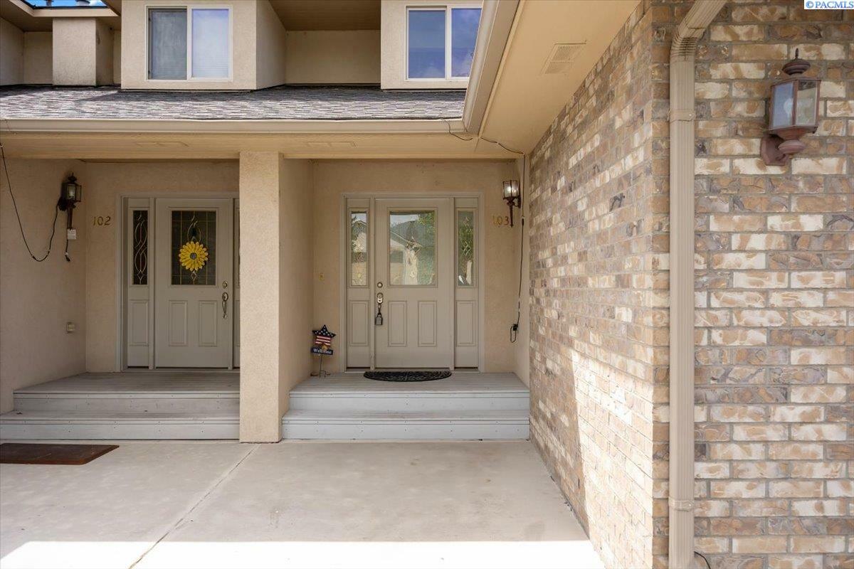Property Photo: 3710 W Canyon Lakes Dr. #E103 WA 99337