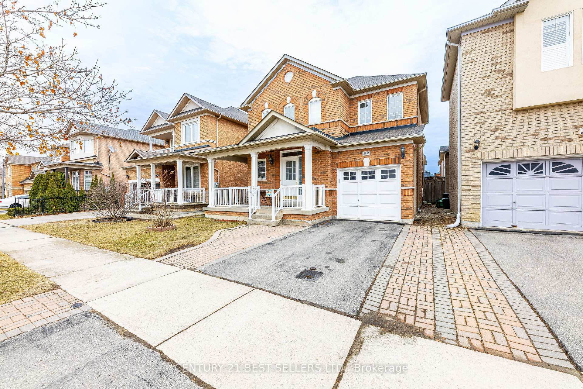 3852 Oland Drive  Mississauga ON L5M 6M8 photo