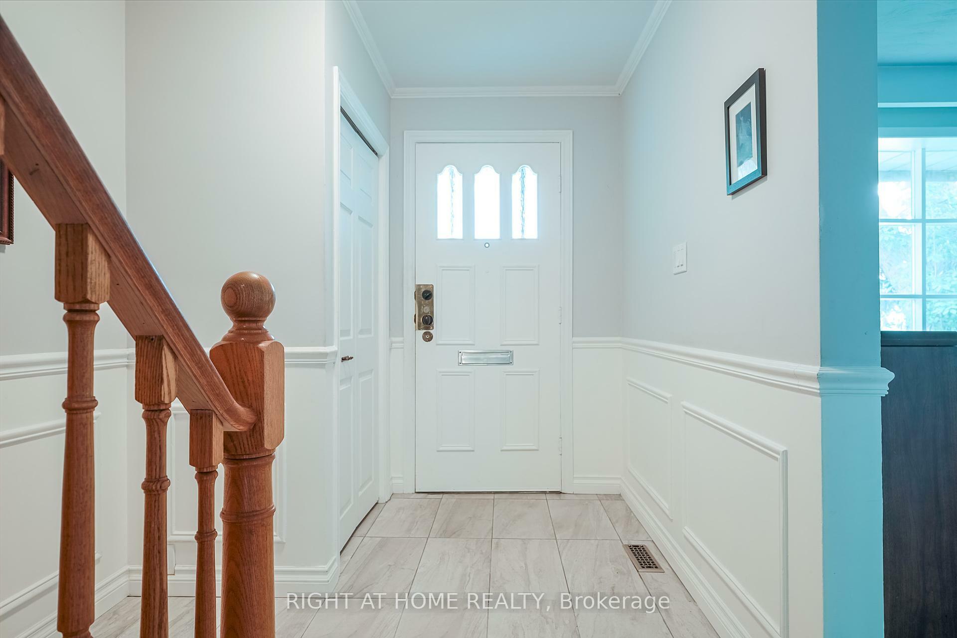 Property Photo: 33 Erinlea Crescent ON M1H 2S8