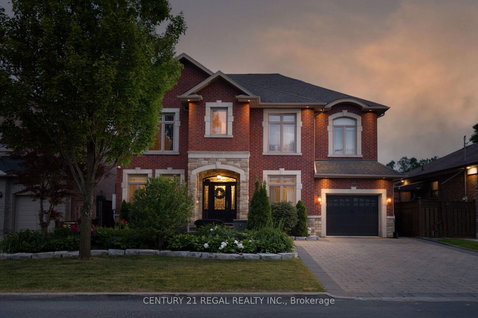 Photo de la propriété: 127 Sultana Avenue ON M6A 1T6