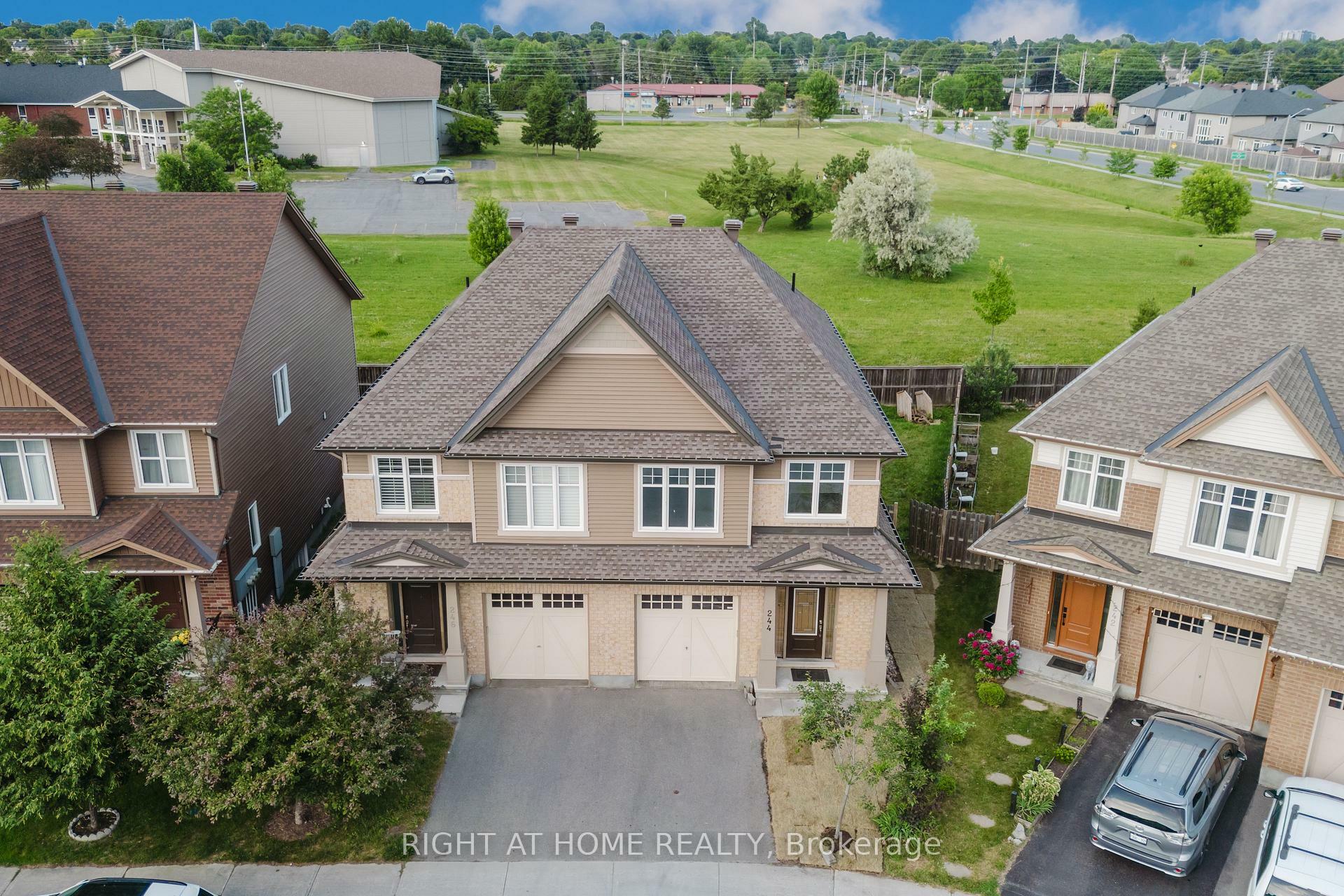 Photo de la propriété: 244 Fergus Crescent ON K2J 3L7