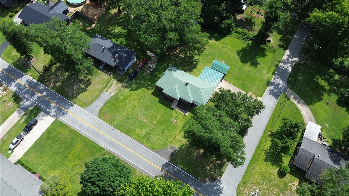 Property Photo: 501 Forest Lane SC 29627