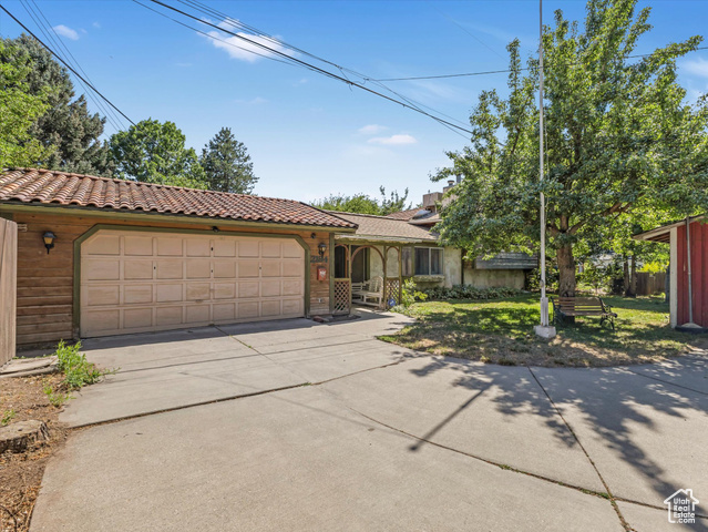 Property Photo: 2184 E Bendamere Cir UT 84109