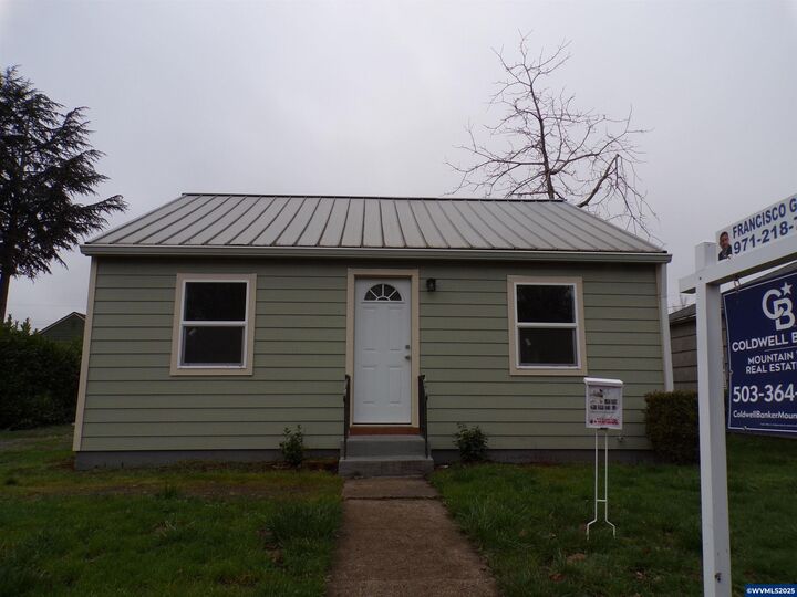 Property Photo: 1925 Liberty St NE OR 97301