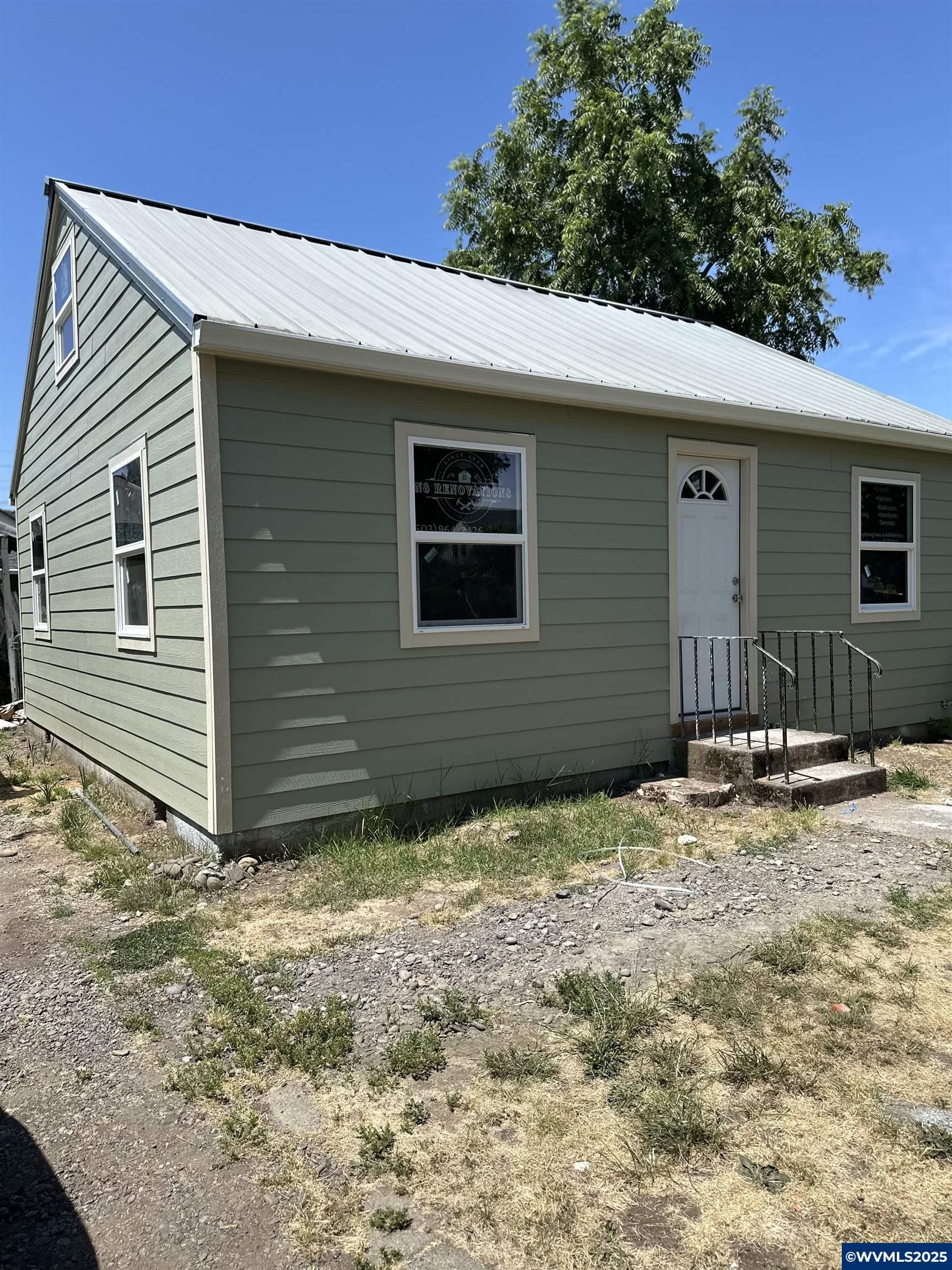 Property Photo: 1925 Liberty St NE OR 97301