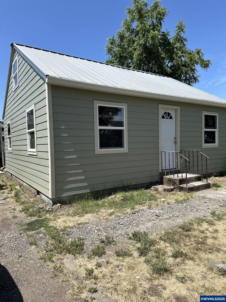 Property Photo:  1925 Liberty St NE  OR 97301 