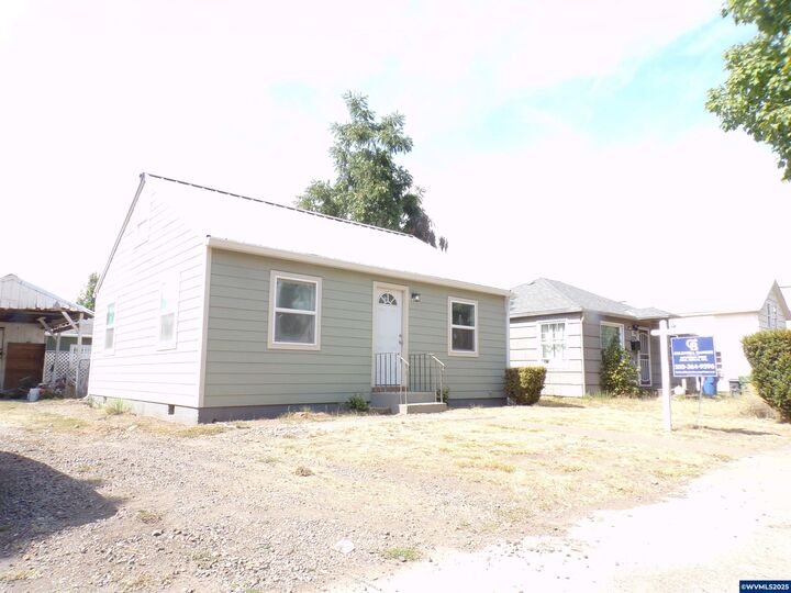 Property Photo:  1925 Liberty St NE  OR 97301 