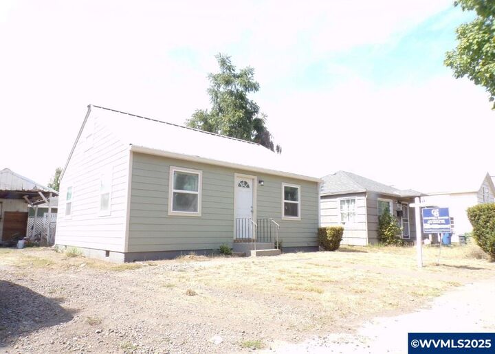 Property Photo:  1925 Liberty St NE  OR 97301 