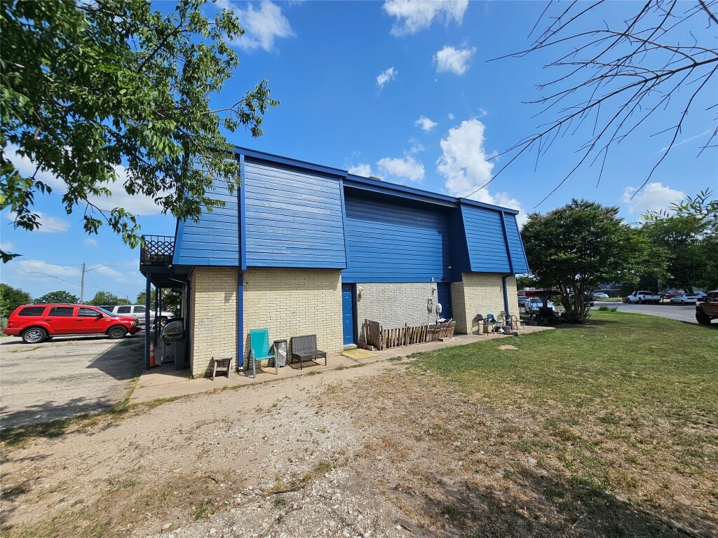 Property Photo: 301 E Croslin Street TX 78752