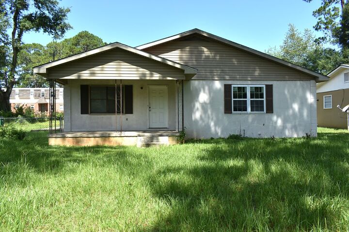 Property Photo: 1207 S Cleveland Street GA 31701