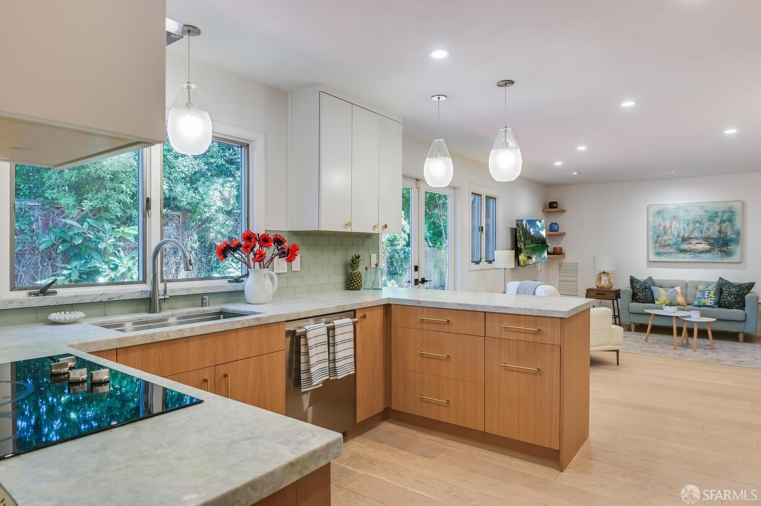 Property Photo:  454 9th Avenue  CA 94025 