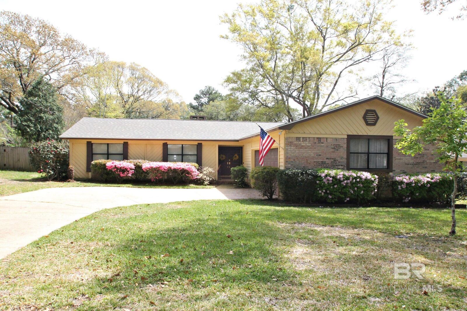 Property Photo:  106 Windsor Court  AL 36526 