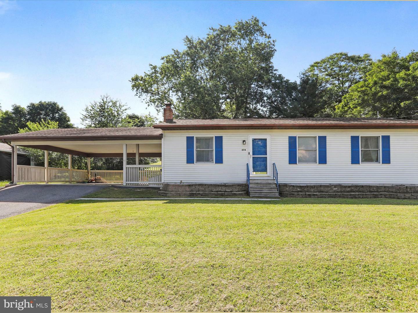 Property Photo: 674 Harrison Avenue WV 25411