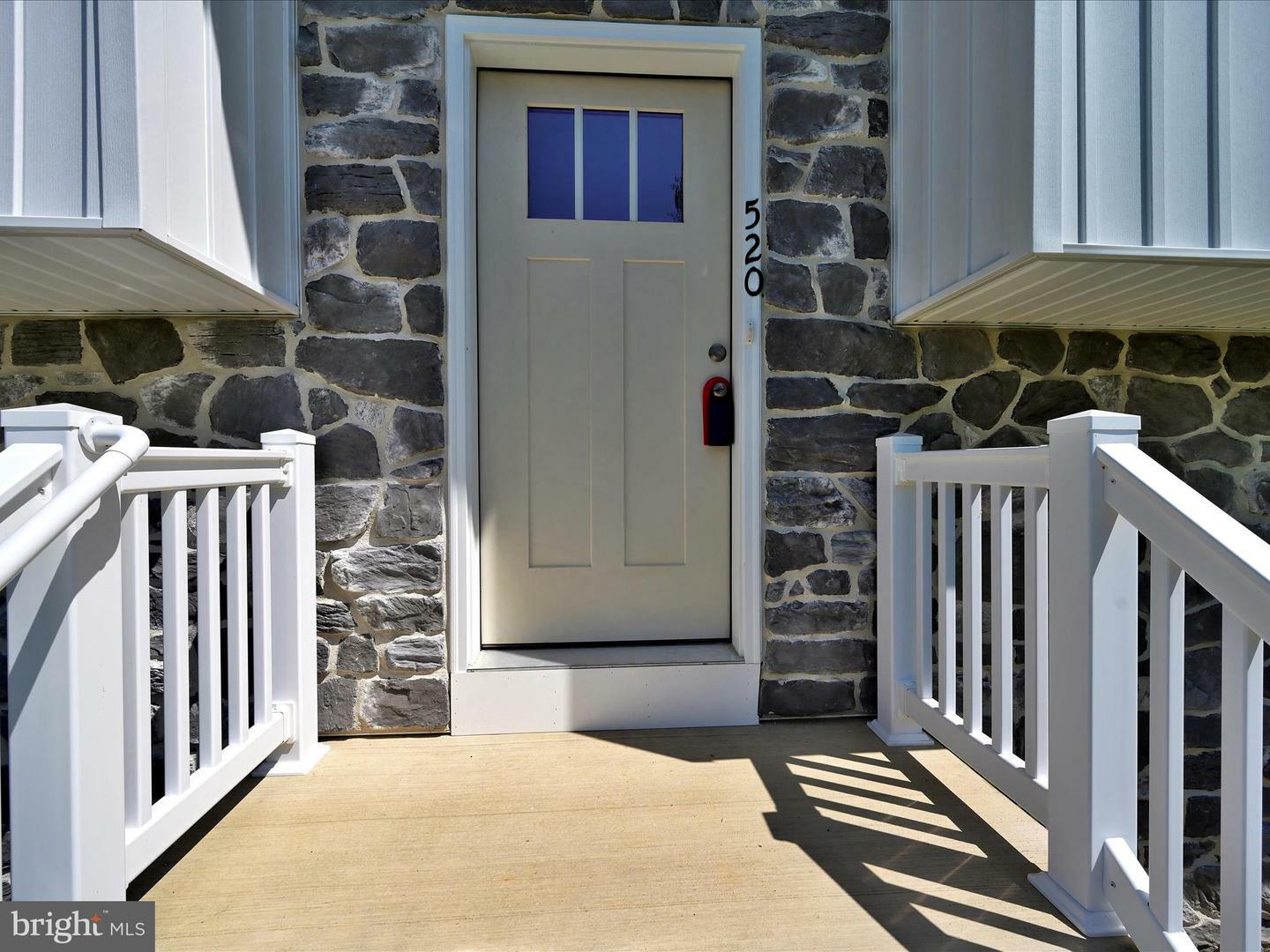 Property Photo:  520 Betty Lane  PA 17512 