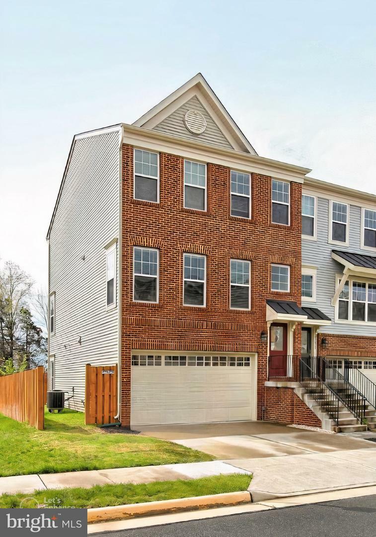 Property Photo: 43481 Hopestone Terrace VA 20152
