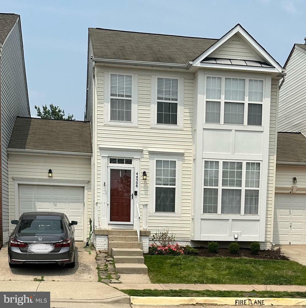 Property Photo: 44308 Silkworth Terrace VA 20147