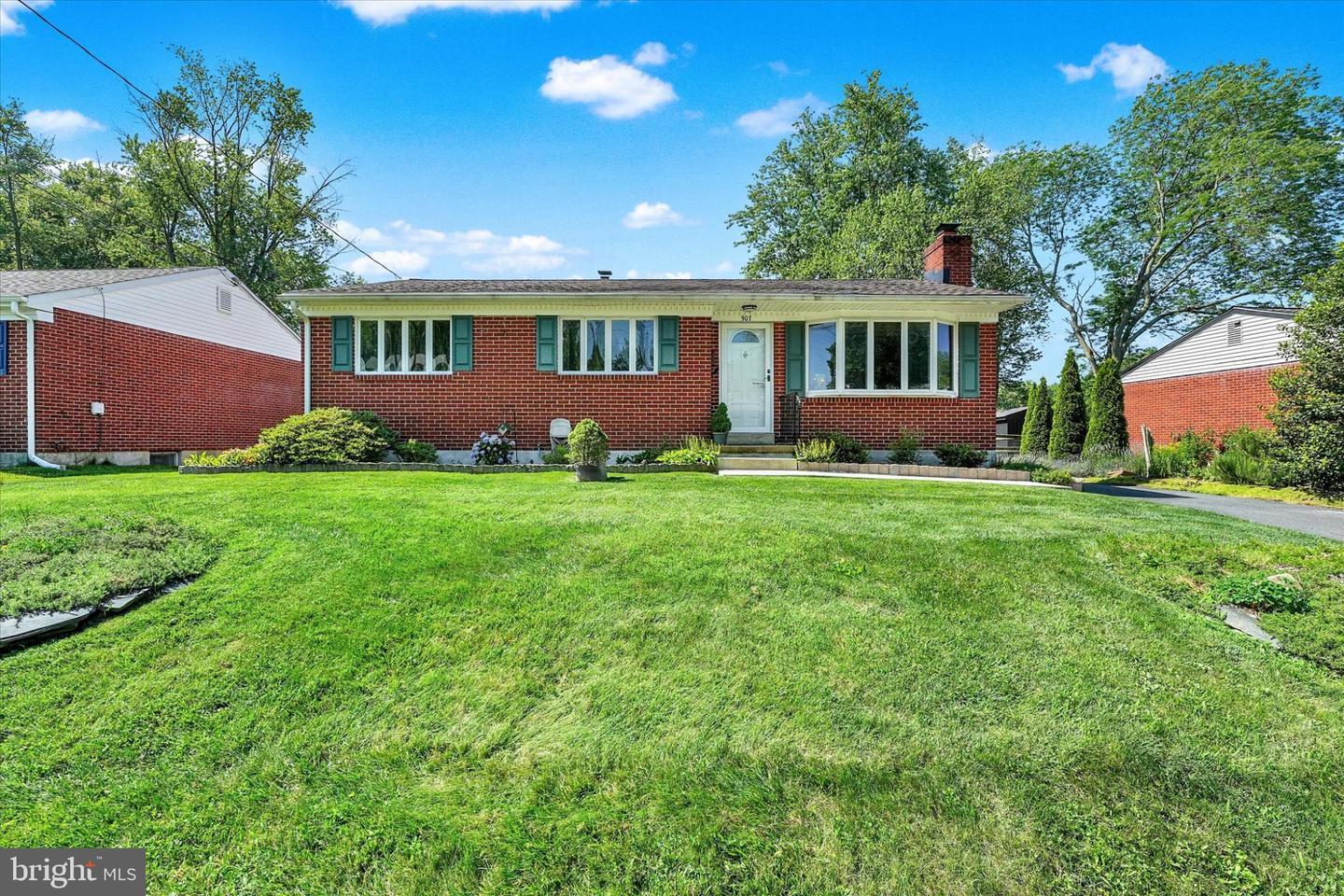 Property Photo: 907 Rahway Drive DE 19711