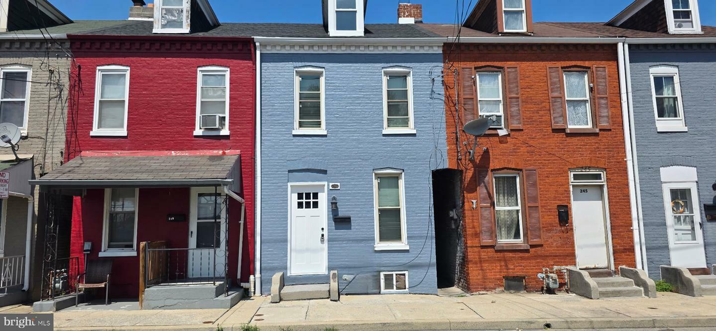 Property Photo:  247 N 2nd Street  PA 17512 