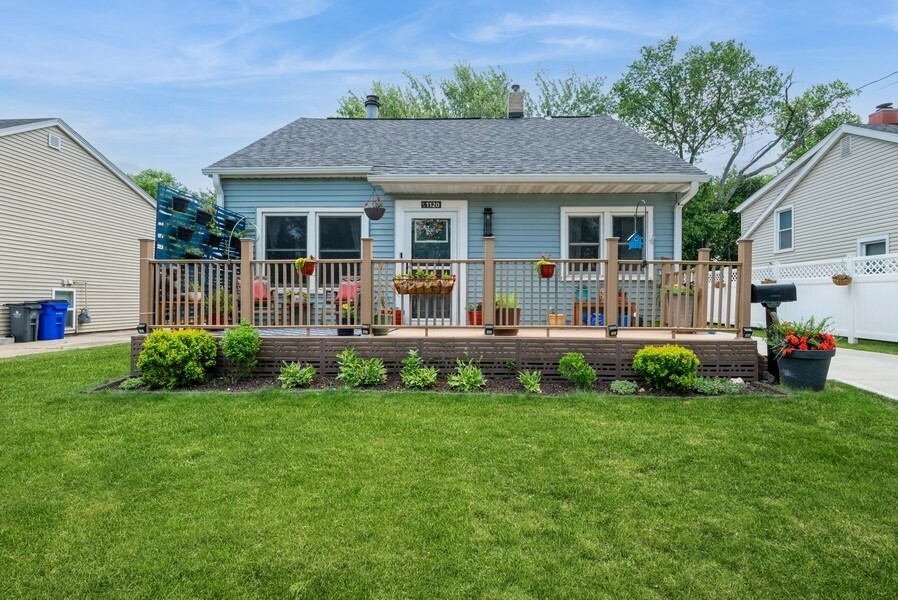 Property Photo: 1120 23rd St IA 52403