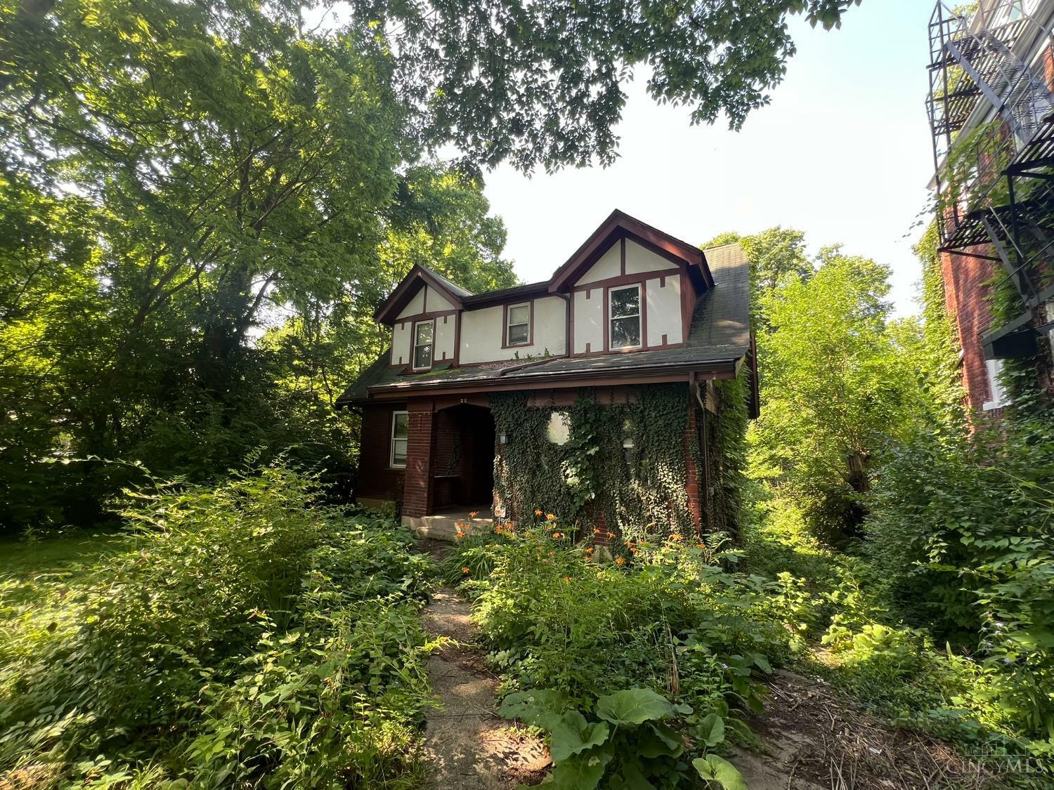 Property Photo: 813 S Fred Shuttlesworth Circle OH 45229