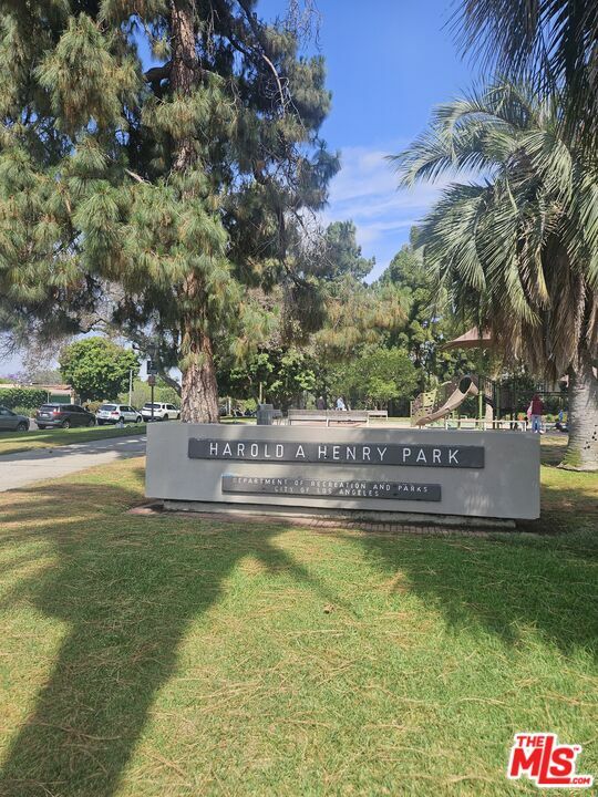 Property Photo: 854 1/2 S Plymouth Blvd CA 90005
