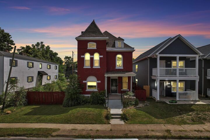 Property Photo: 1157 E Livingston Avenue OH 43205