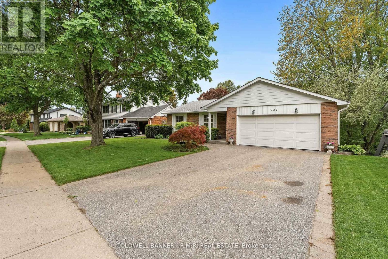 Property Photo:  922 Wyldewood Drive  ON L1G 4G1 