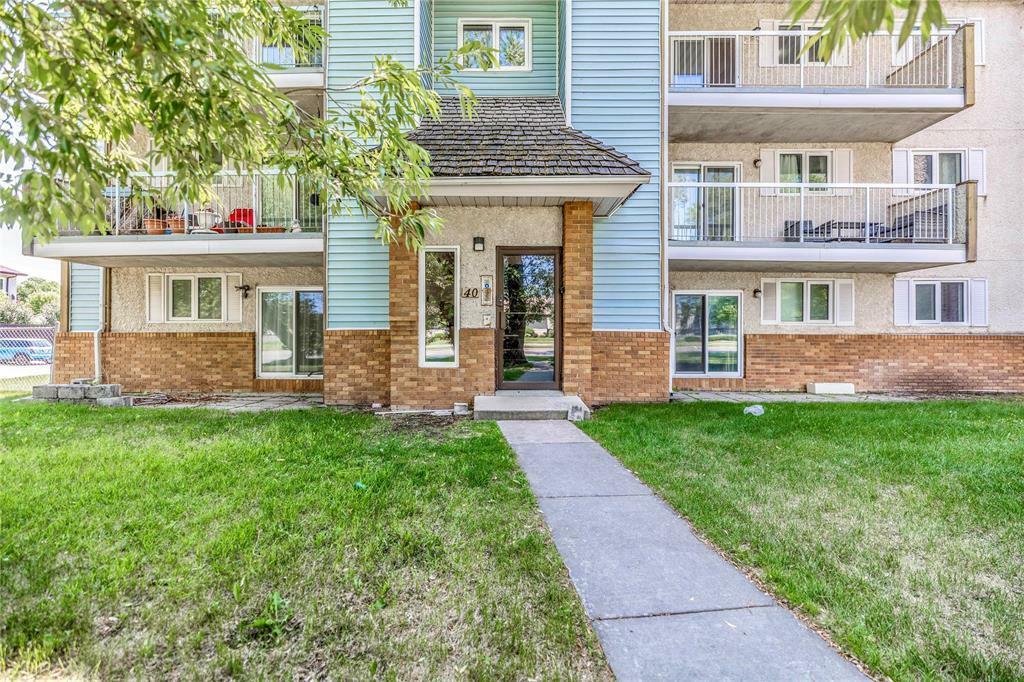 Property Photo: 40 Dalhousie Drive MB R3T 2Y7