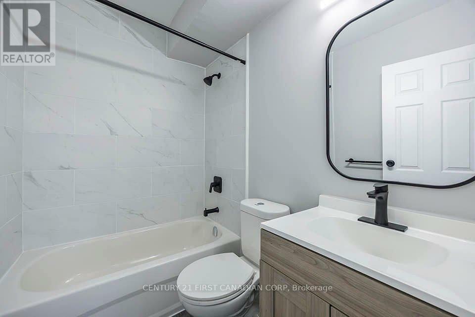 Photo de la propriété: 871 Adelaide Street North 105 ON N5Y 2M2