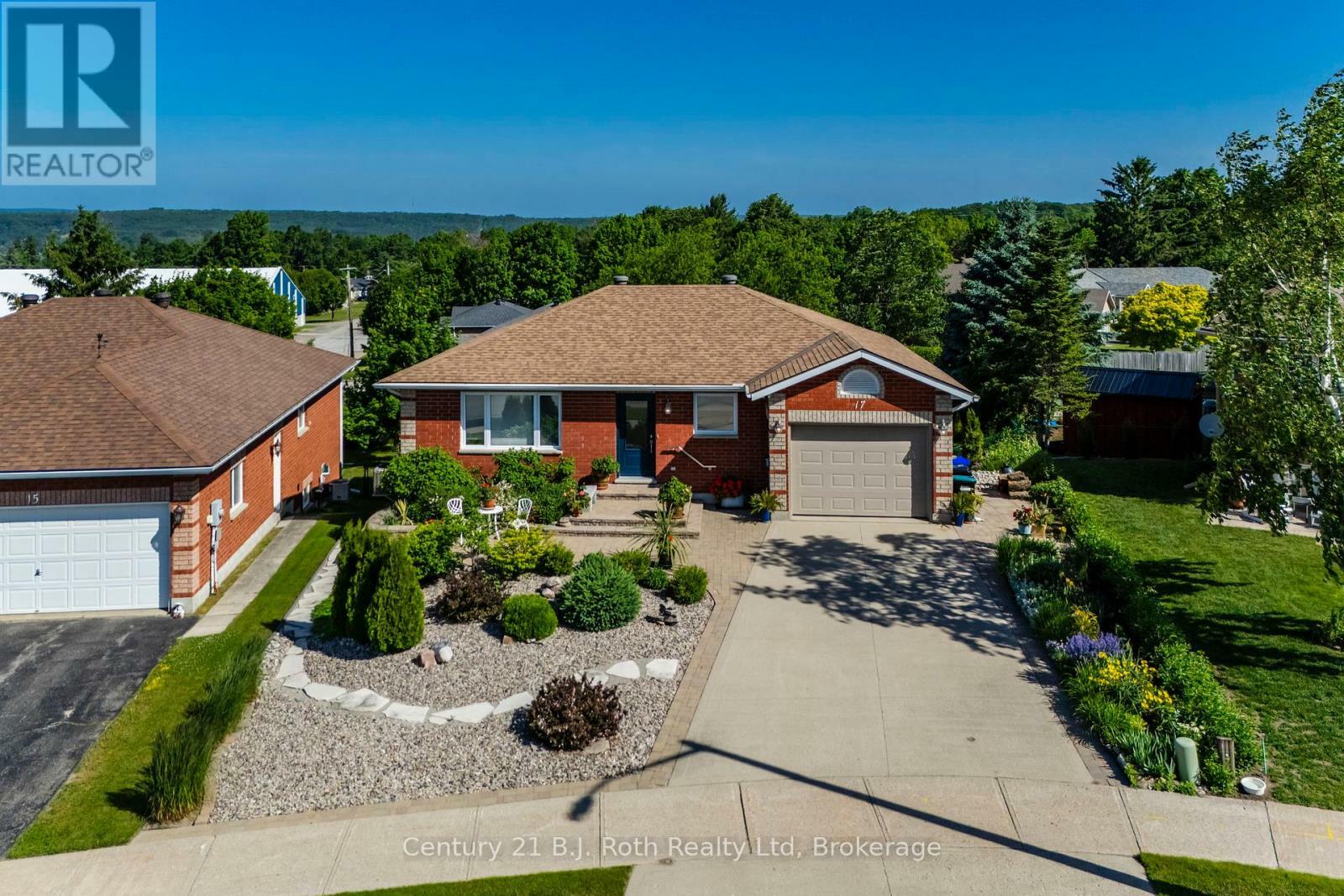 17 Charles Street  Penetanguishene ON L9M 2G6 photo